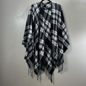 Revamped shawl women’s 0/S black/ white plaid